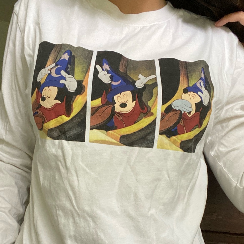 DIVIDED H&M Disney Fantasia Long Sleeves T-Shirt.
